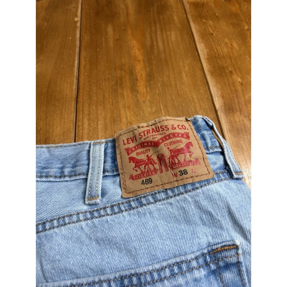 Levi's 469 Men's Relaxed Fit Light Wash Denim Jean Shorts Size W38